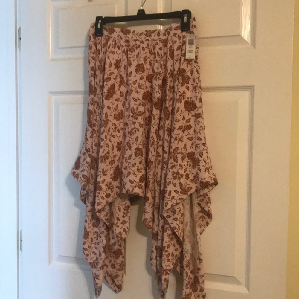 NWT Aritiza Little Moon Ladies size 6 Scarf style skirt. Rust & pale pink.